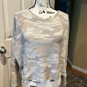 Crop camo top z supply